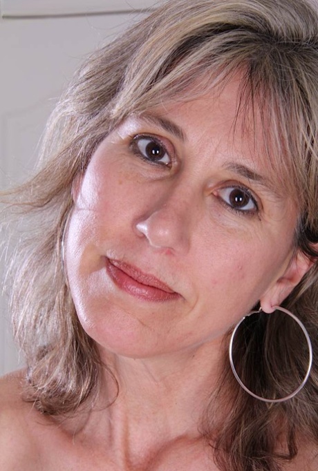mature face beautiful naked archive