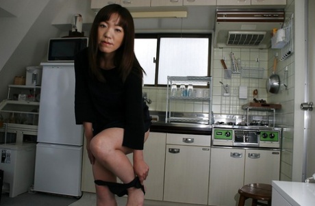 asiatisk avkledning vakker sexy bilde