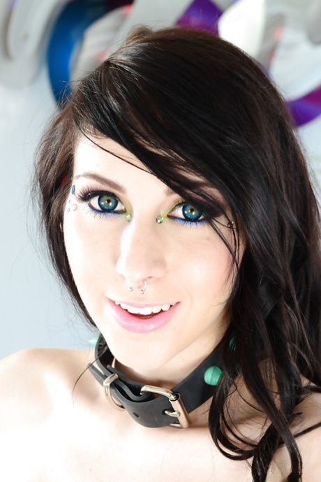 Luna Kitsuen pretty pornstar galleries