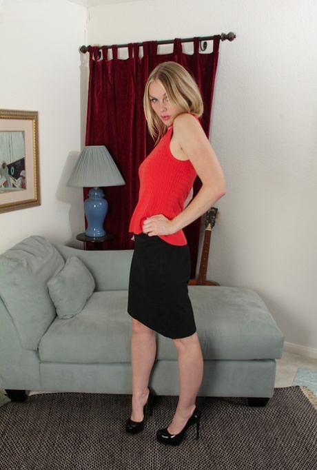 minigonna milf xxxart immagine