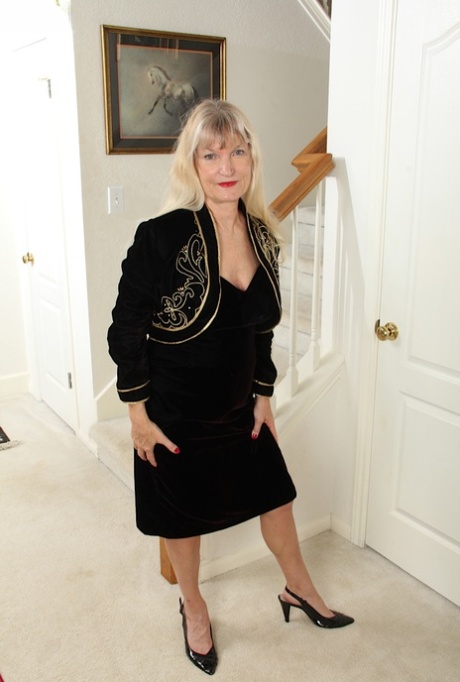 Linda Jones hot model picture