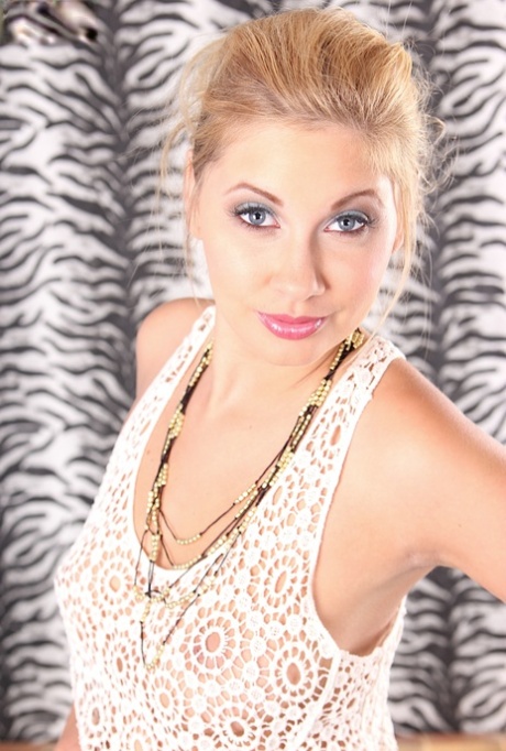 Holly Anderson model free photos