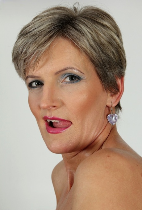 gata milf lindo de alta qualidade foto