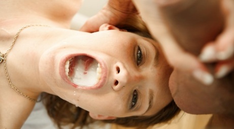 Sophia Wilde erotic actress img