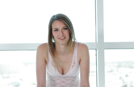 Sophia Wilde star naked pics