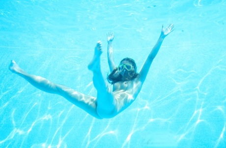 underwater nude picture