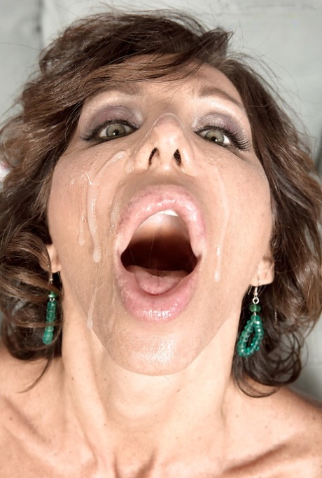 facial maduro desnudo de alta calidad foto