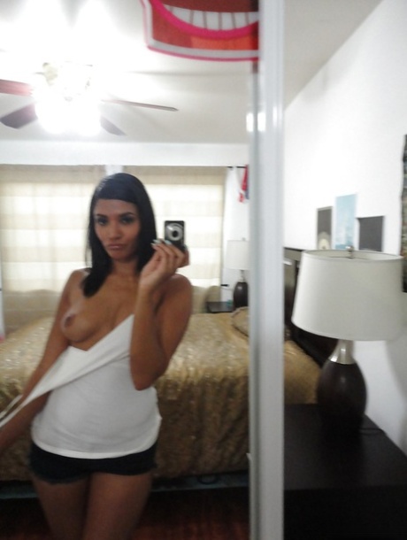 Shazia Sahari hot model pic