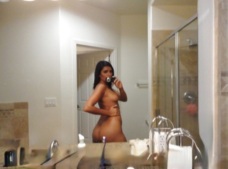 Shazia Sahari model adult img