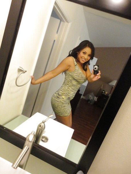 Adrianna Luna nude model pictures