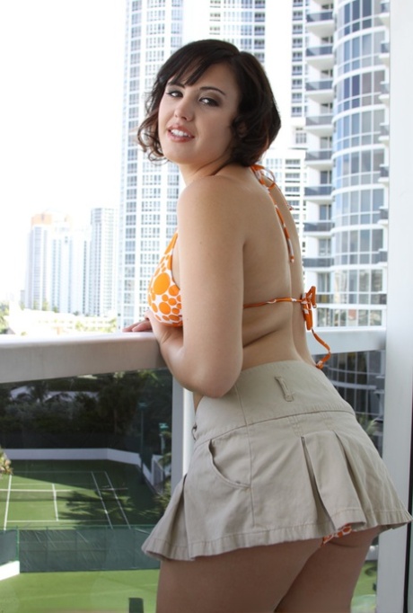 Brooke Lee Adams star naked picture