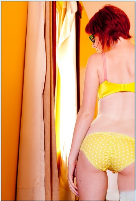 Zoey Nixon naked star pictures