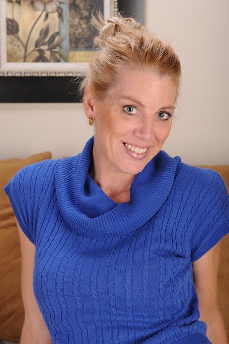 Liz Summers exclusive model images