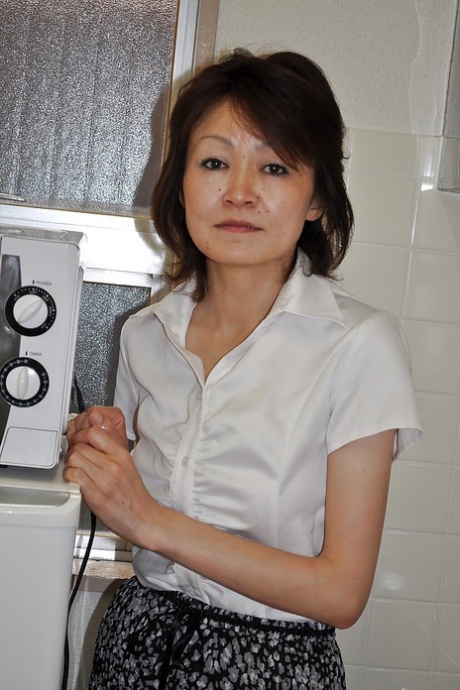 asian mature hot naked img