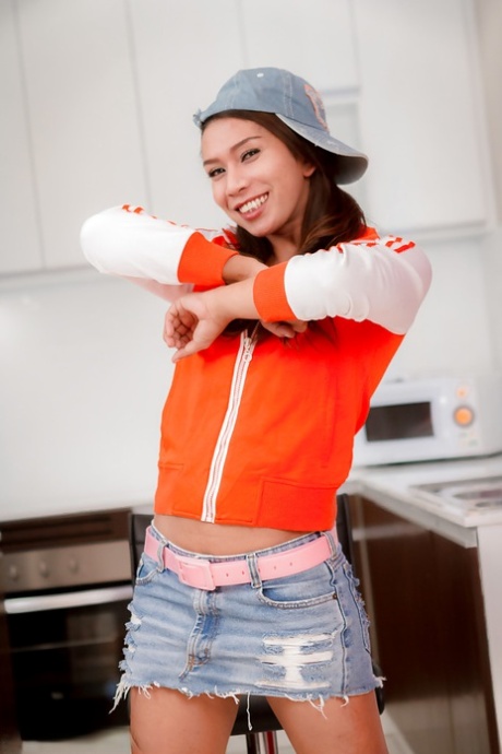 Ladyboy Apple pornstar sex gallery