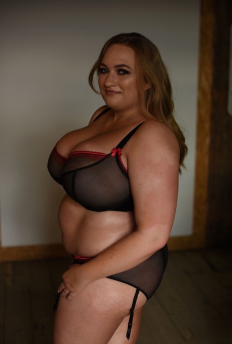 Sara Willis star hd photo