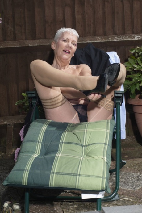 britische Oma nackt freie foto