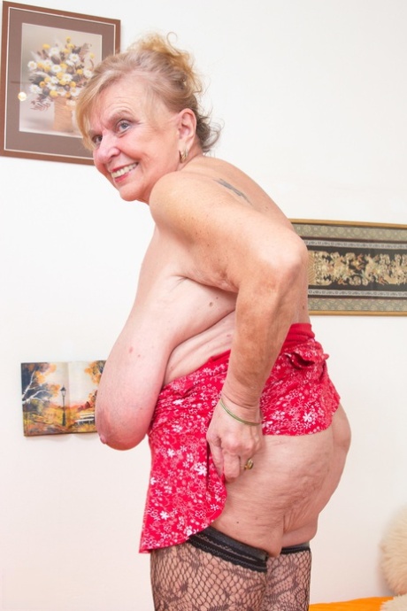 granny ass hot naked archive