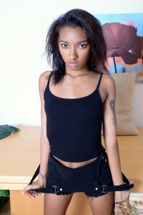 Raven Wylde erotic pornstar image