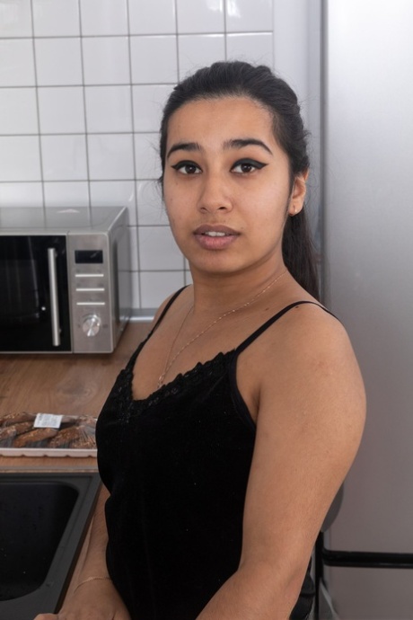 Amira Roshane model porn images