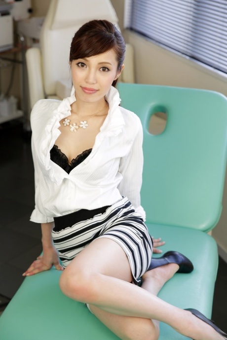 Yura Hitomi perfect star galleries
