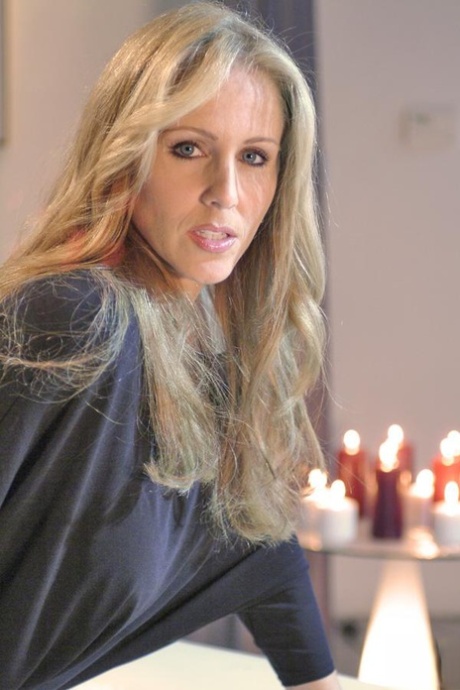 blonde cougar hot sexy img