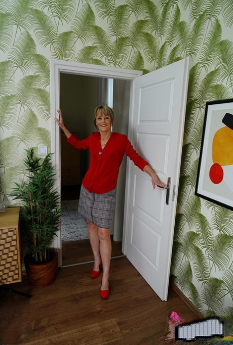 Nikki Fox art star galleries