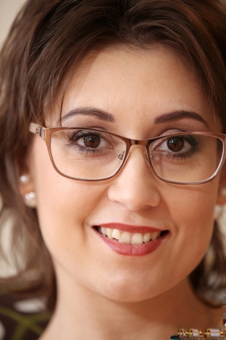 brunette glasses porno gallery