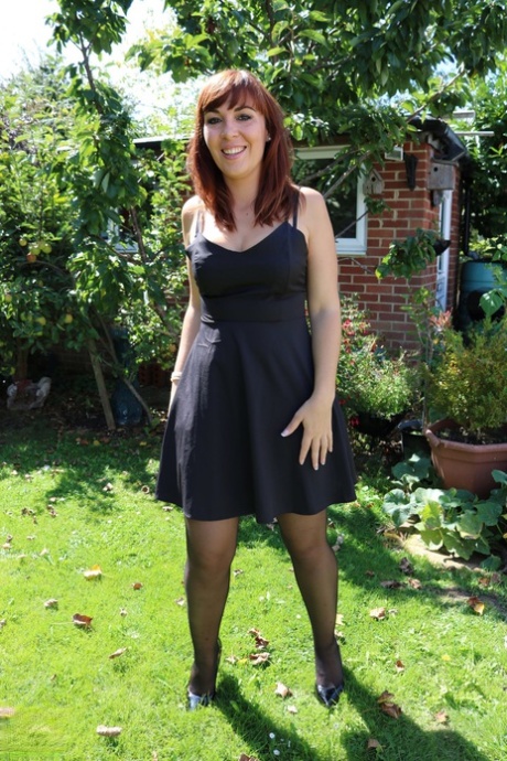 mature skirt free xxx images
