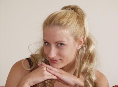 blonde Strümpfe hübsche perfekte fotos