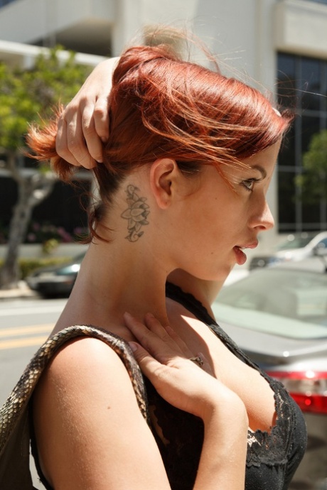 ruiva tatuada lindo adulto imagem