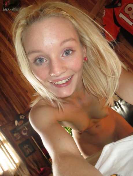liten blond høy kvalitet eksklusiv bilder