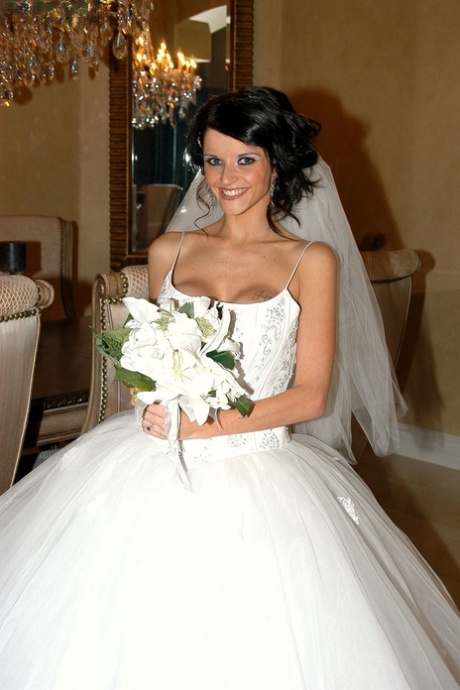 bride naked pictures