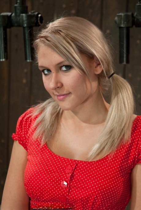 Katie Summers model pornographic picture