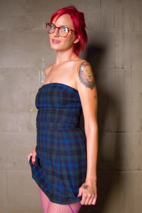 Phoenix Askani nude actress galleries