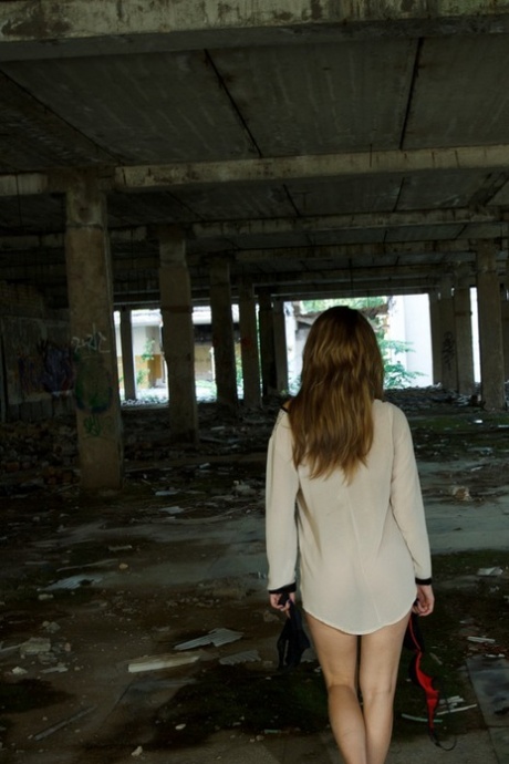 Alice Smith nude model archive