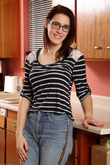 Alice Hodges hot model image