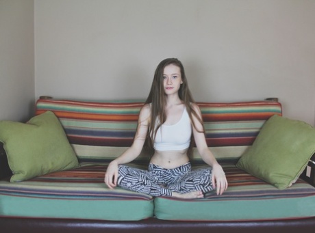 Emily Bloom hd actress img