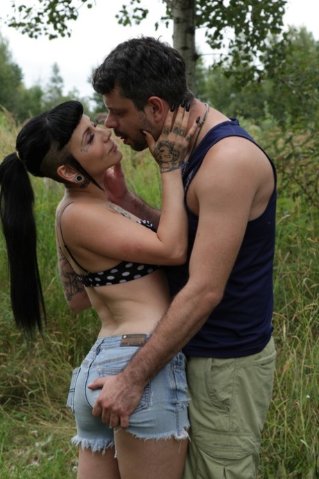 Lily Fatale porn model img
