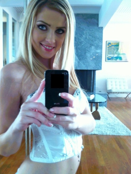 teen mirror naked pictures