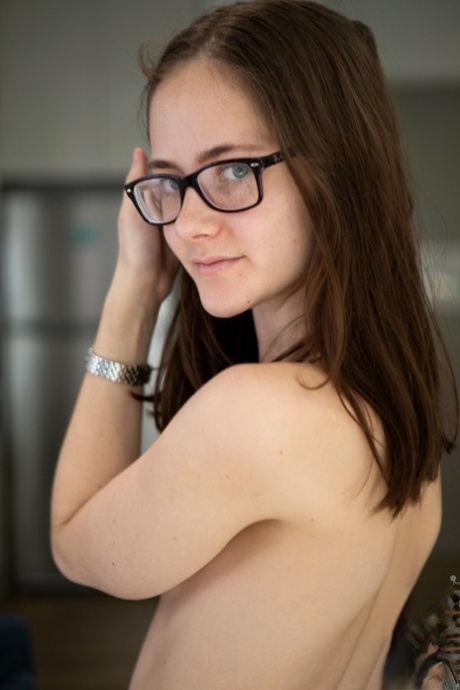 Amateur zierlich freie nackten bild