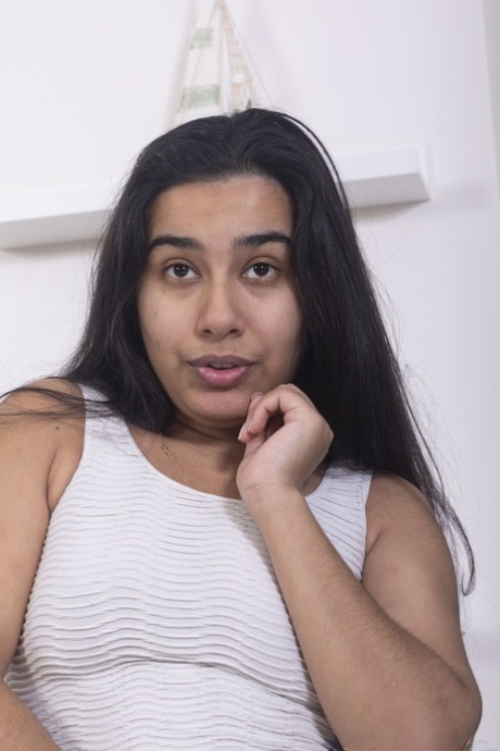 chubby brunette sexy images