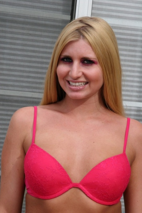 Larin Lane beautiful star photos