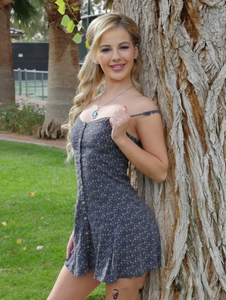 Bella Rose model art gallery