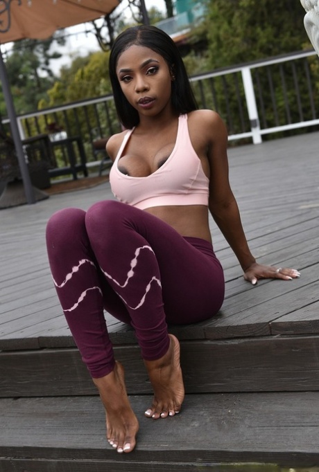 ebony yoga pants free pic