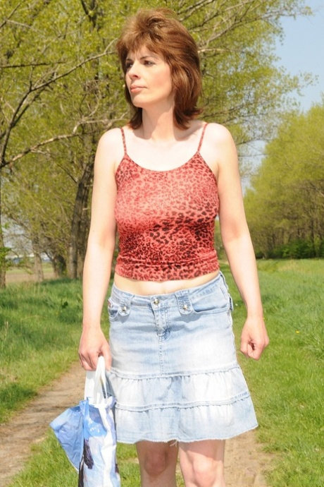 mature outdoor sexy nude gallery