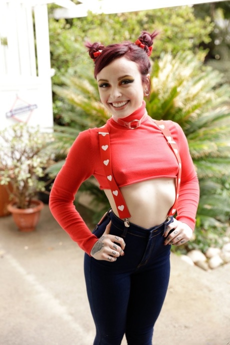 clothed hot pictures