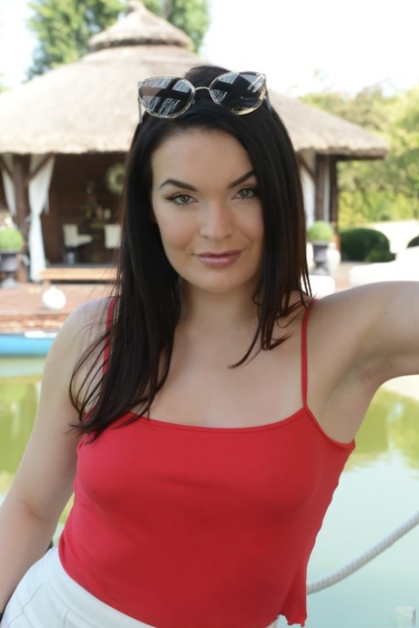 Hannah Vivienne free pornstar image