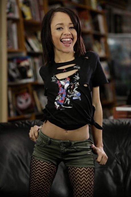 Holly Hendrix model xxx image