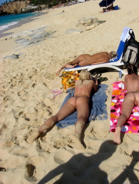 public nude img